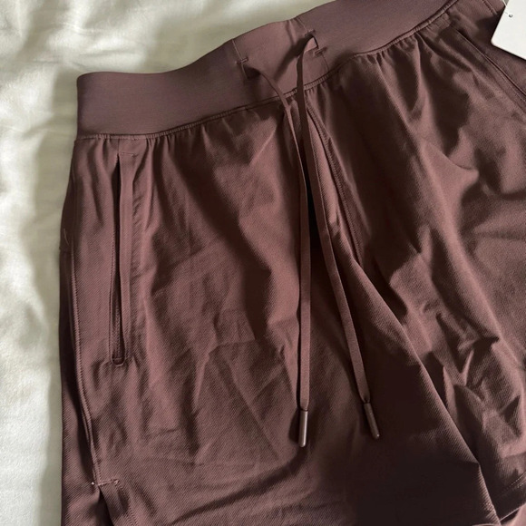 ๐๐ค Lululemon License to Train HR Short 4โ Dark Oxide - Picture 2 of 9